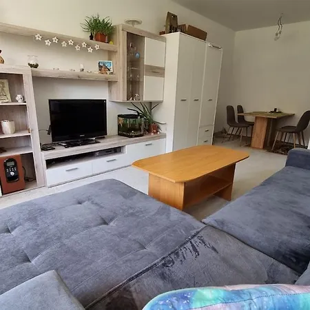 2 Bedroom Family Flat In A Quiet Spot Of Apartmán Frýdek-Místek