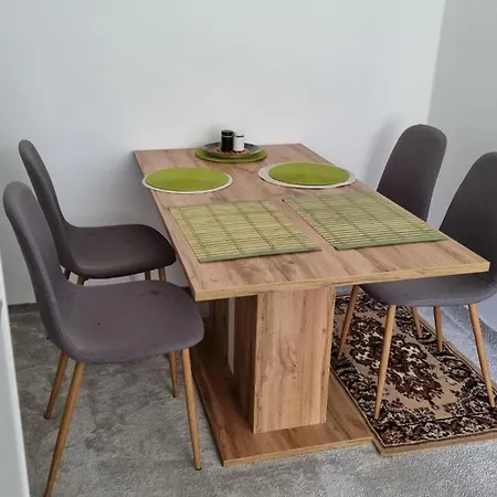 2 Bedroom Family Flat In A Quiet Spot Of Apartmán *
